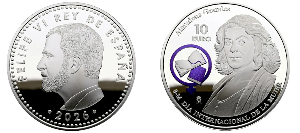 Реверс серебряной монеты 10 евро Испания Альмудена Грандес с портретом писательницы, символом женщины, книгами, надписью 8-M Día Internacional de la Mujer, качество Proof