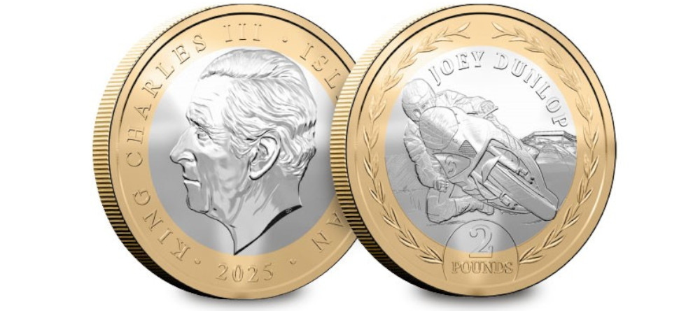 Монета номиналом £2 с изображением Джои Данлопа на гонках Isle of Man TT